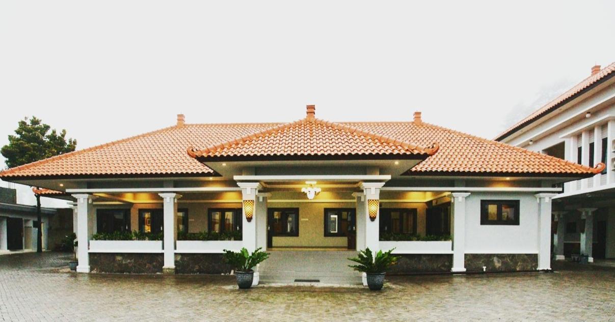 Avila Ketapan Rame Hotel Prigen ภายนอก รูปภาพ