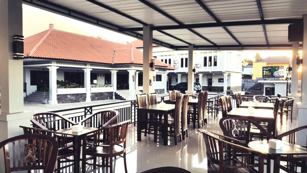 Avila Ketapan Rame Hotel Prigen ภายนอก รูปภาพ