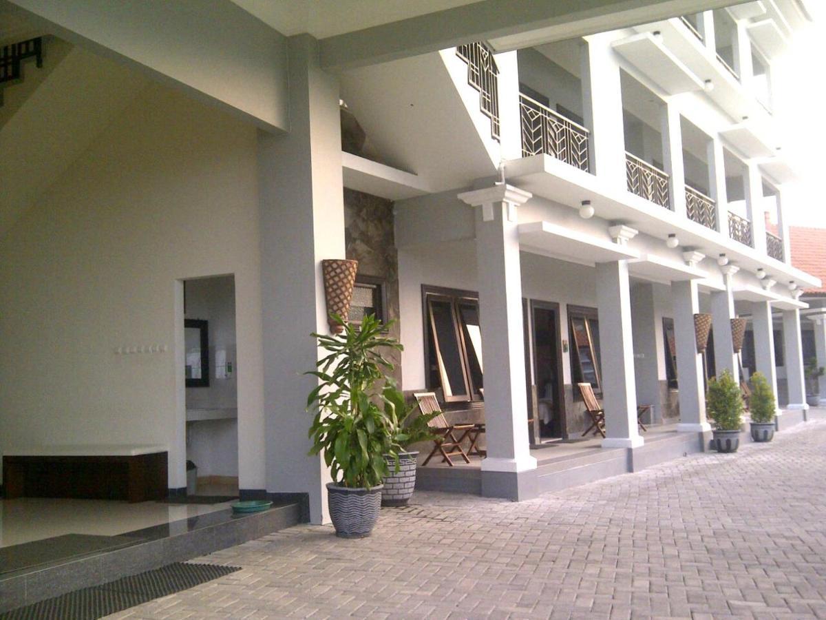 Avila Ketapan Rame Hotel Prigen ภายนอก รูปภาพ