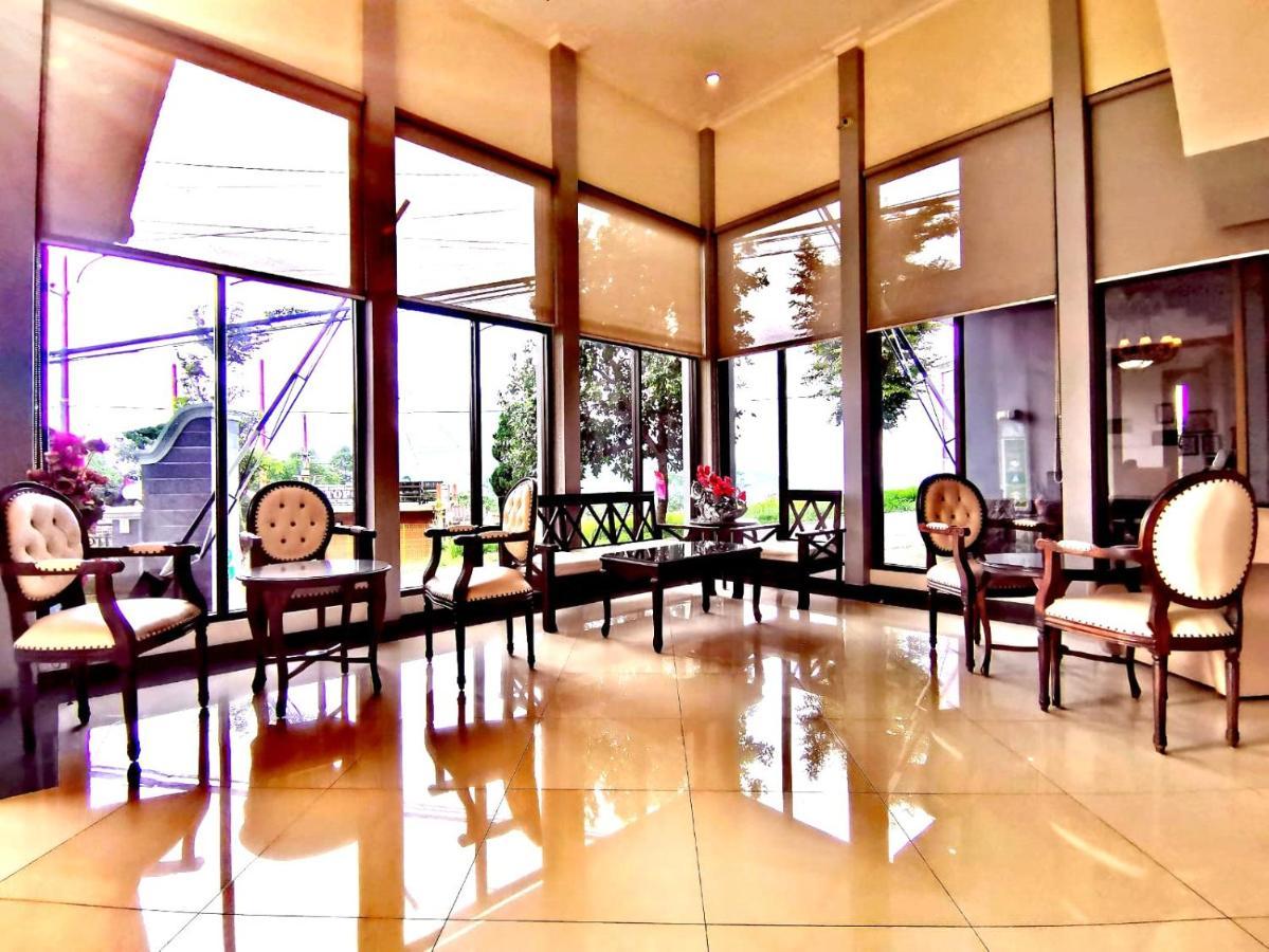 Avila Ketapan Rame Hotel Prigen ภายนอก รูปภาพ