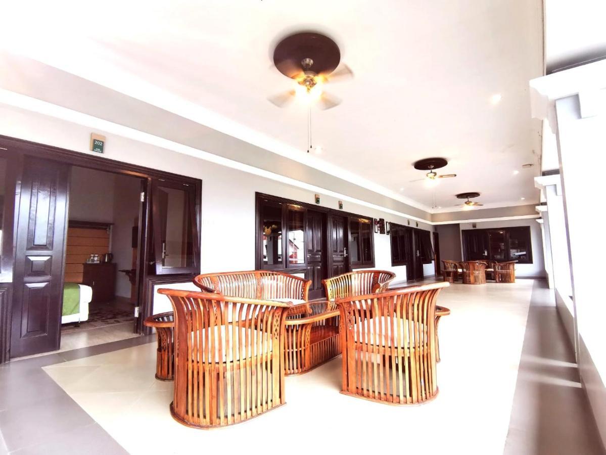 Avila Ketapan Rame Hotel Prigen ภายนอก รูปภาพ