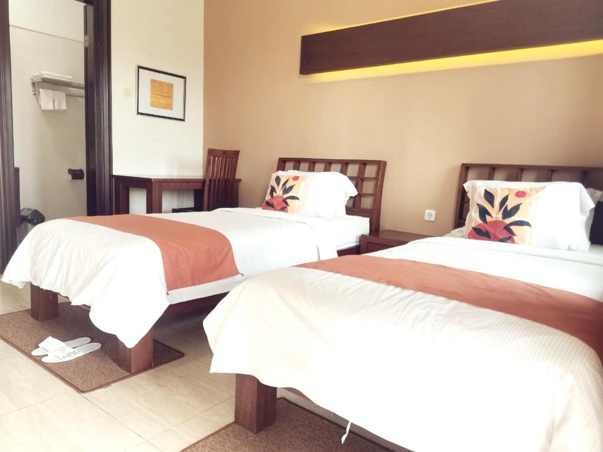 Avila Ketapan Rame Hotel Prigen ภายนอก รูปภาพ