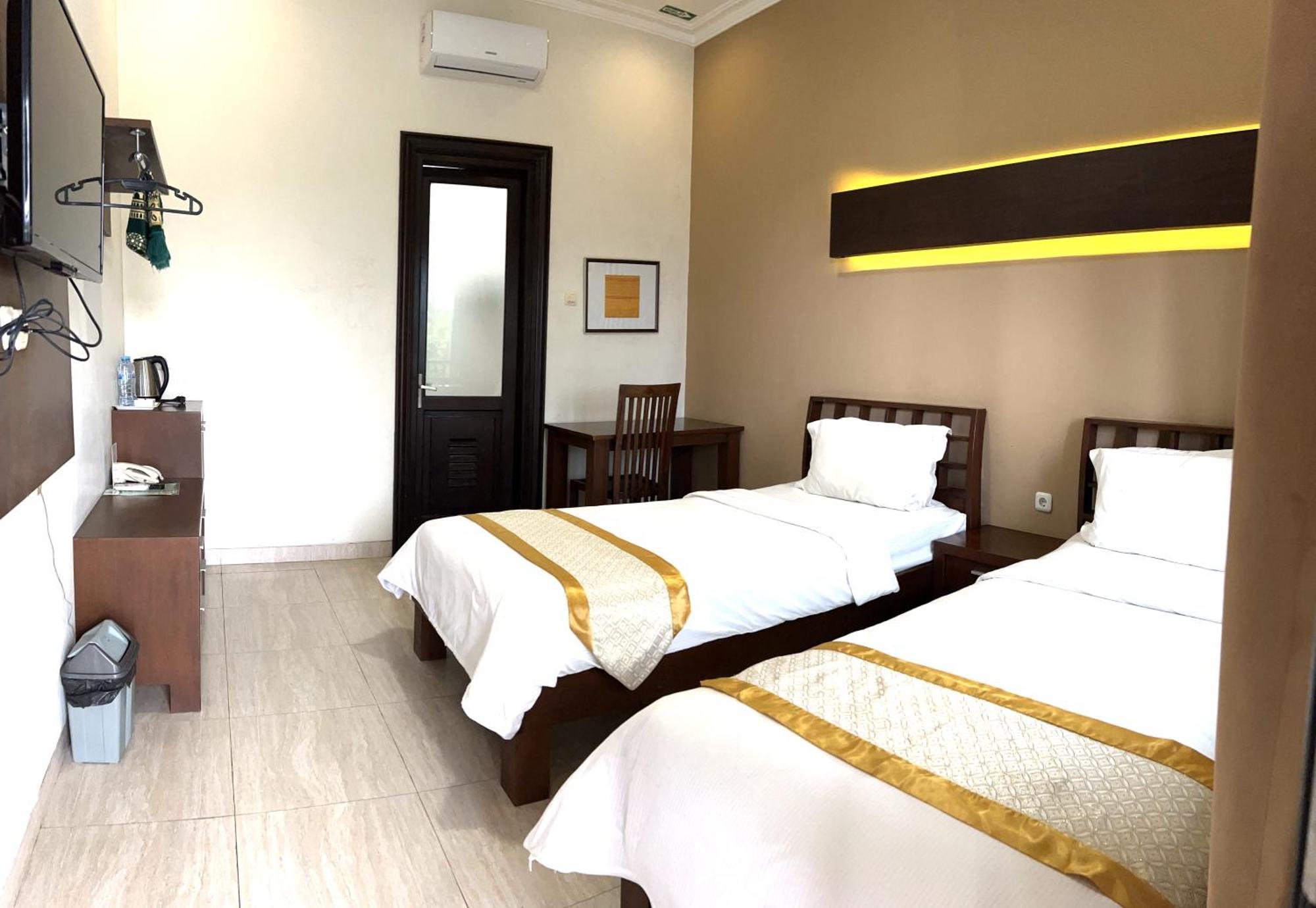 Avila Ketapan Rame Hotel Prigen ภายนอก รูปภาพ
