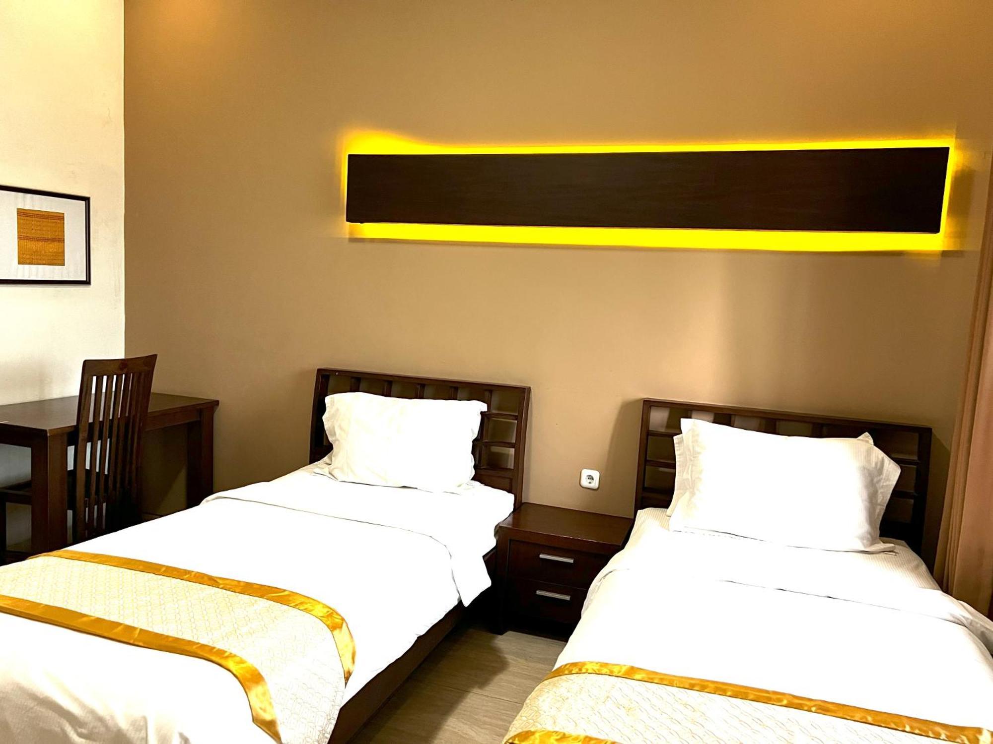 Avila Ketapan Rame Hotel Prigen ภายนอก รูปภาพ