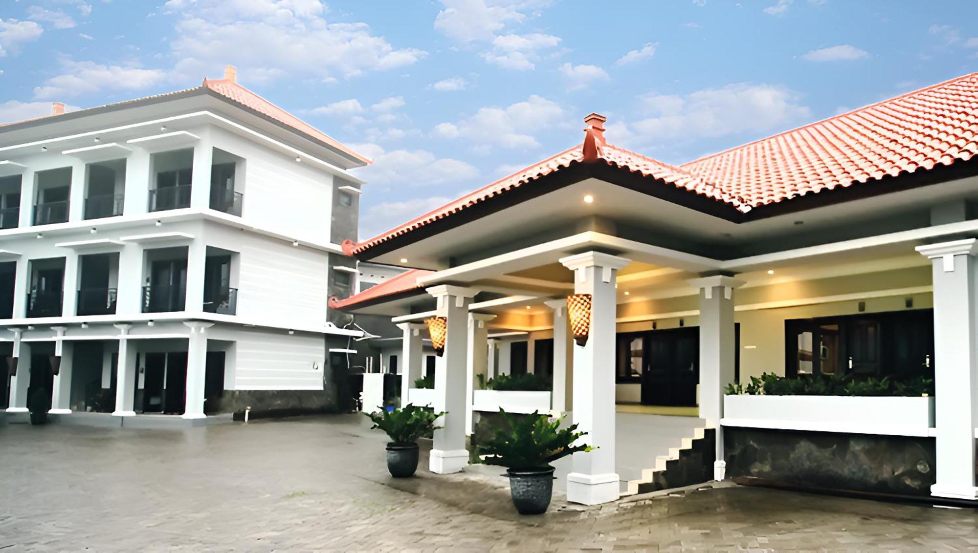 Avila Ketapan Rame Hotel Prigen ภายนอก รูปภาพ
