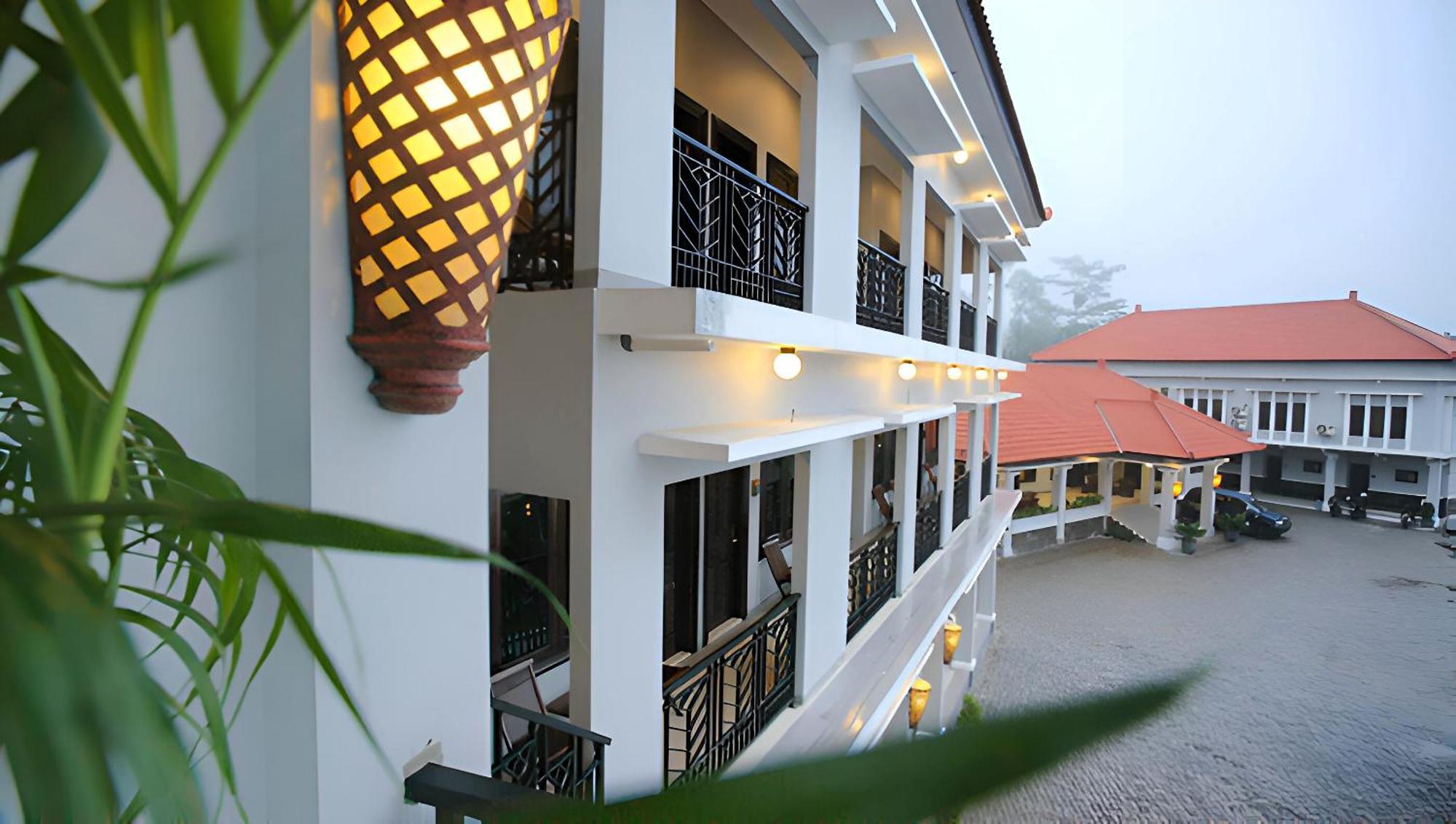 Avila Ketapan Rame Hotel Prigen ภายนอก รูปภาพ